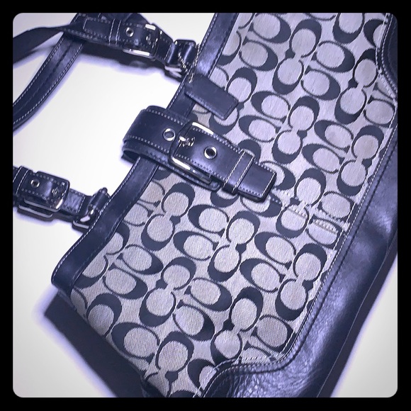 Coach - signature C Hampton Shoulder Bag - Picture 1 of 3